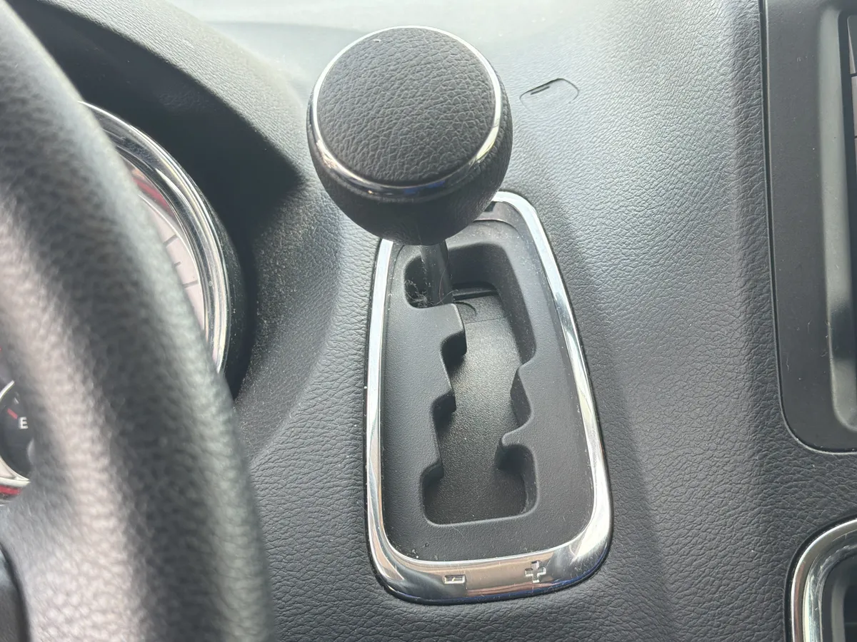 2018 Dodge Grand Caravan SE thumbnail 12