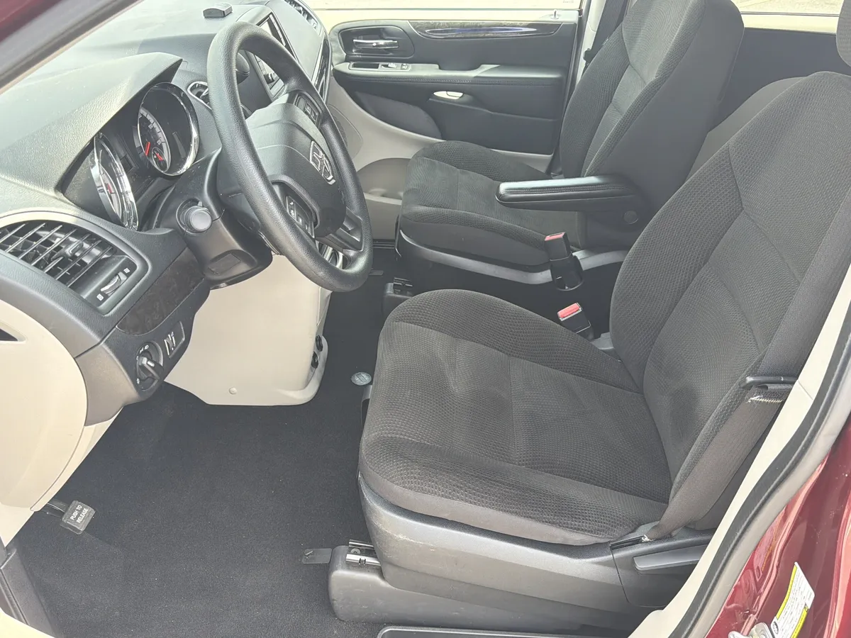 2018 Dodge Grand Caravan SE thumbnail 18