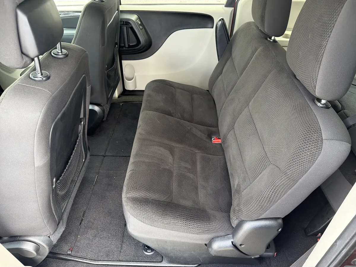 2018 Dodge Grand Caravan SE thumbnail 19