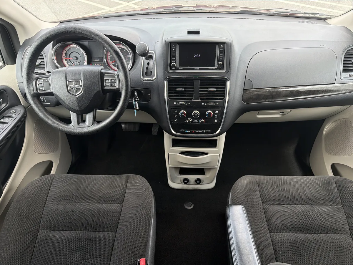 2018 Dodge Grand Caravan SE thumbnail 2