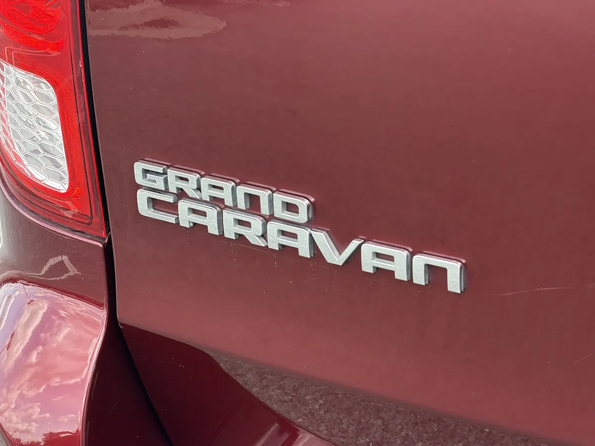2018 Dodge Grand Caravan SE thumbnail 24