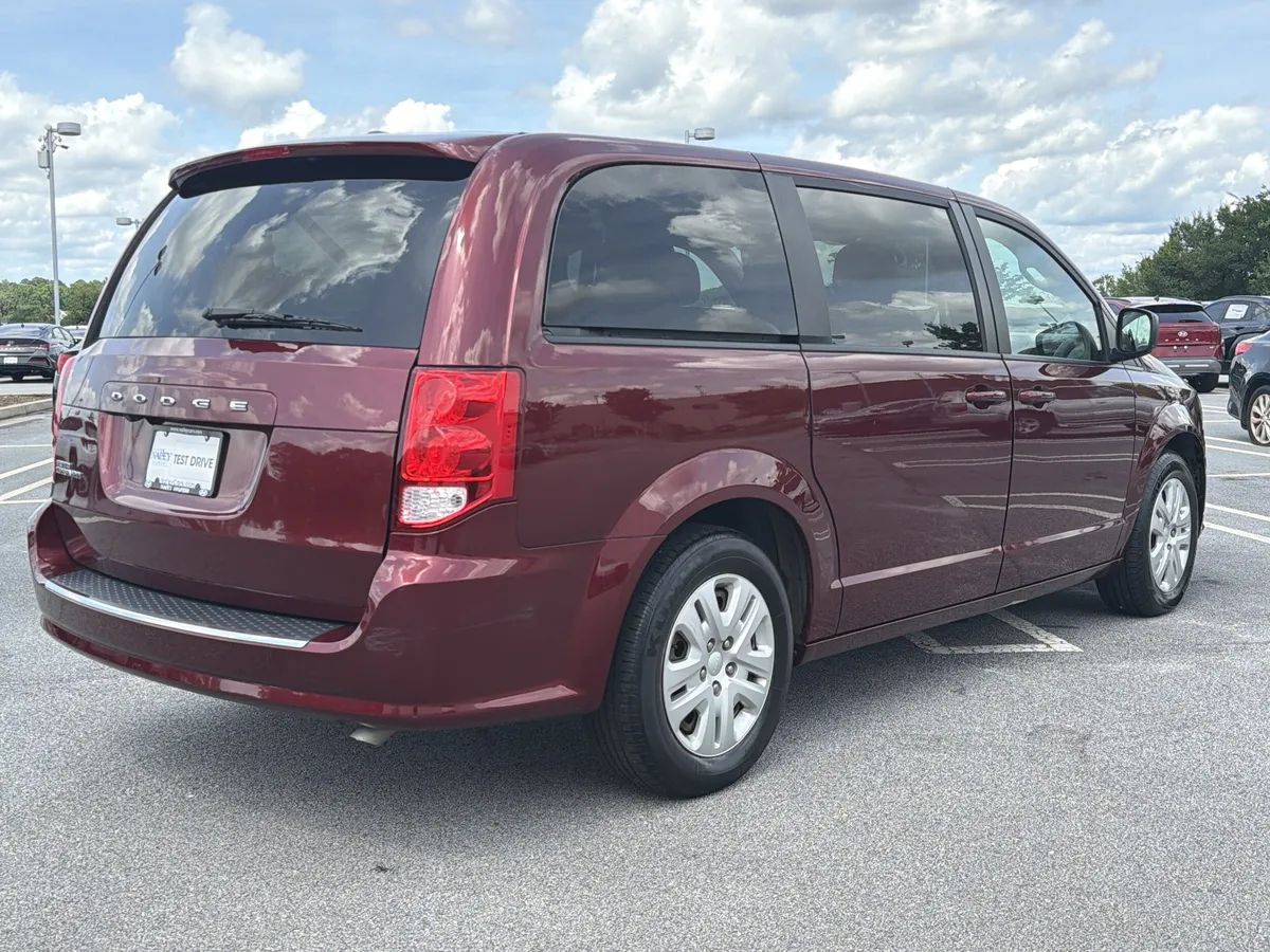 2018 Dodge Grand Caravan SE thumbnail 26