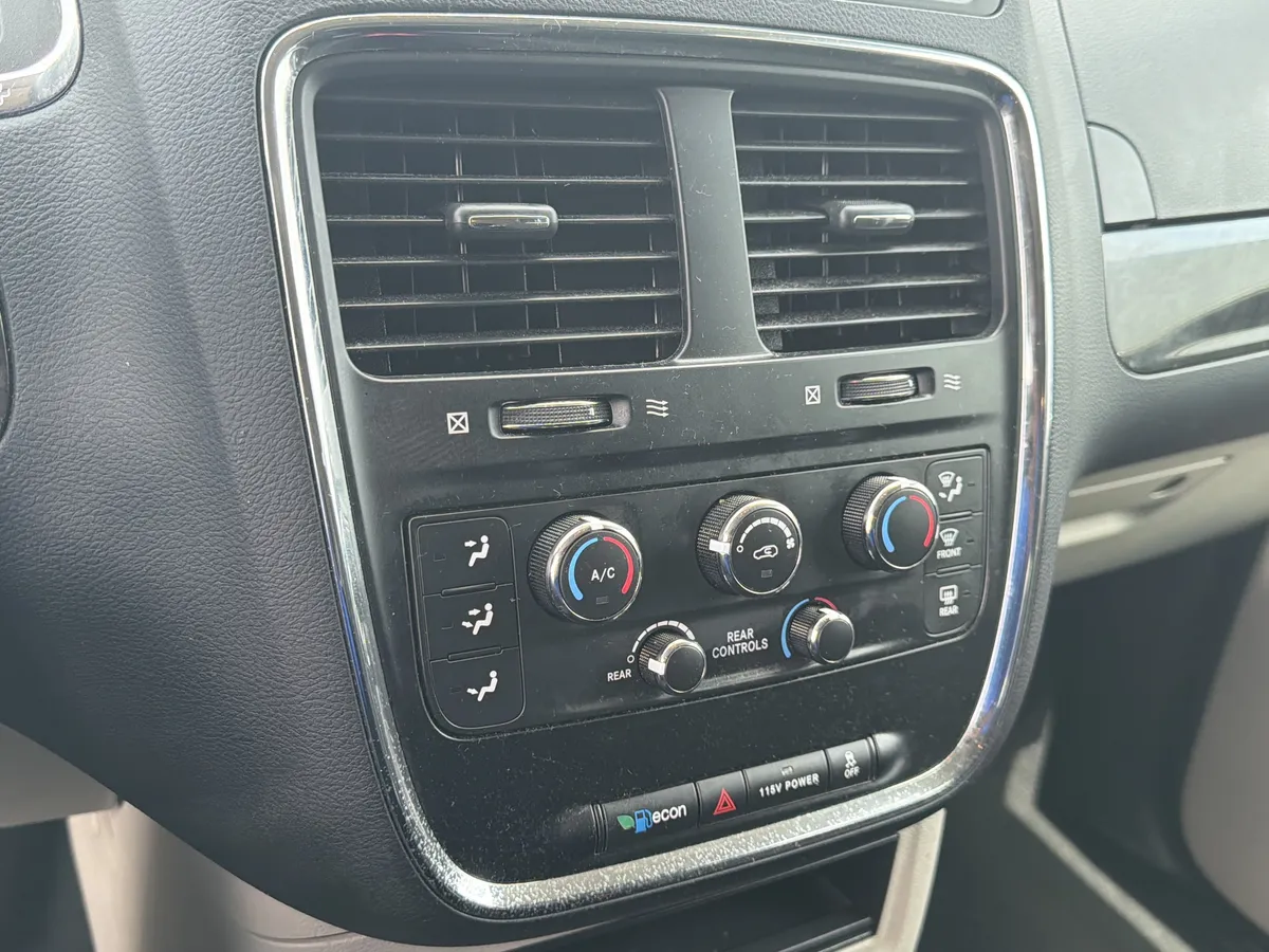 2018 Dodge Grand Caravan SE thumbnail 6