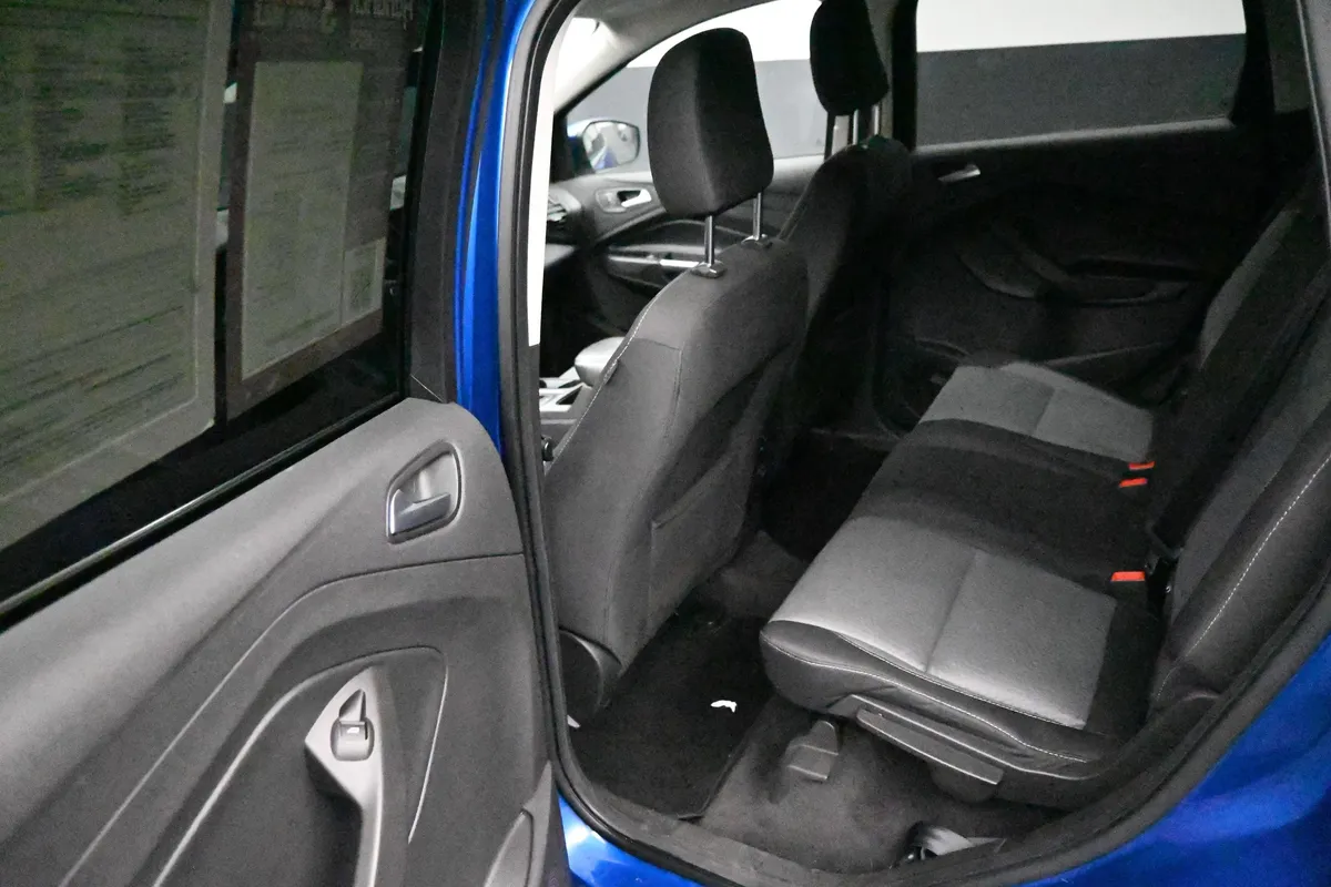 2018 Ford Escape SE thumbnail 16