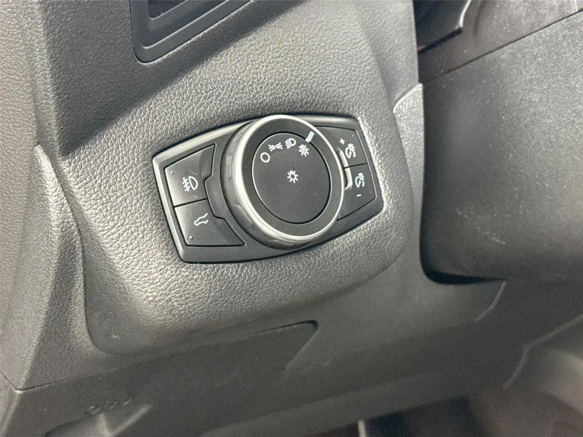2018 Ford Escape SE thumbnail 15