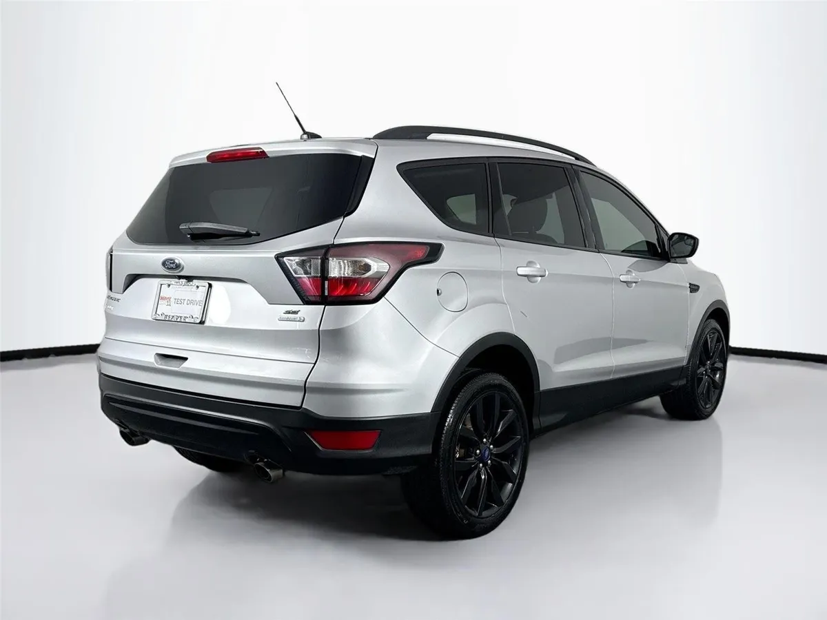 2018 Ford Escape SE thumbnail 2
