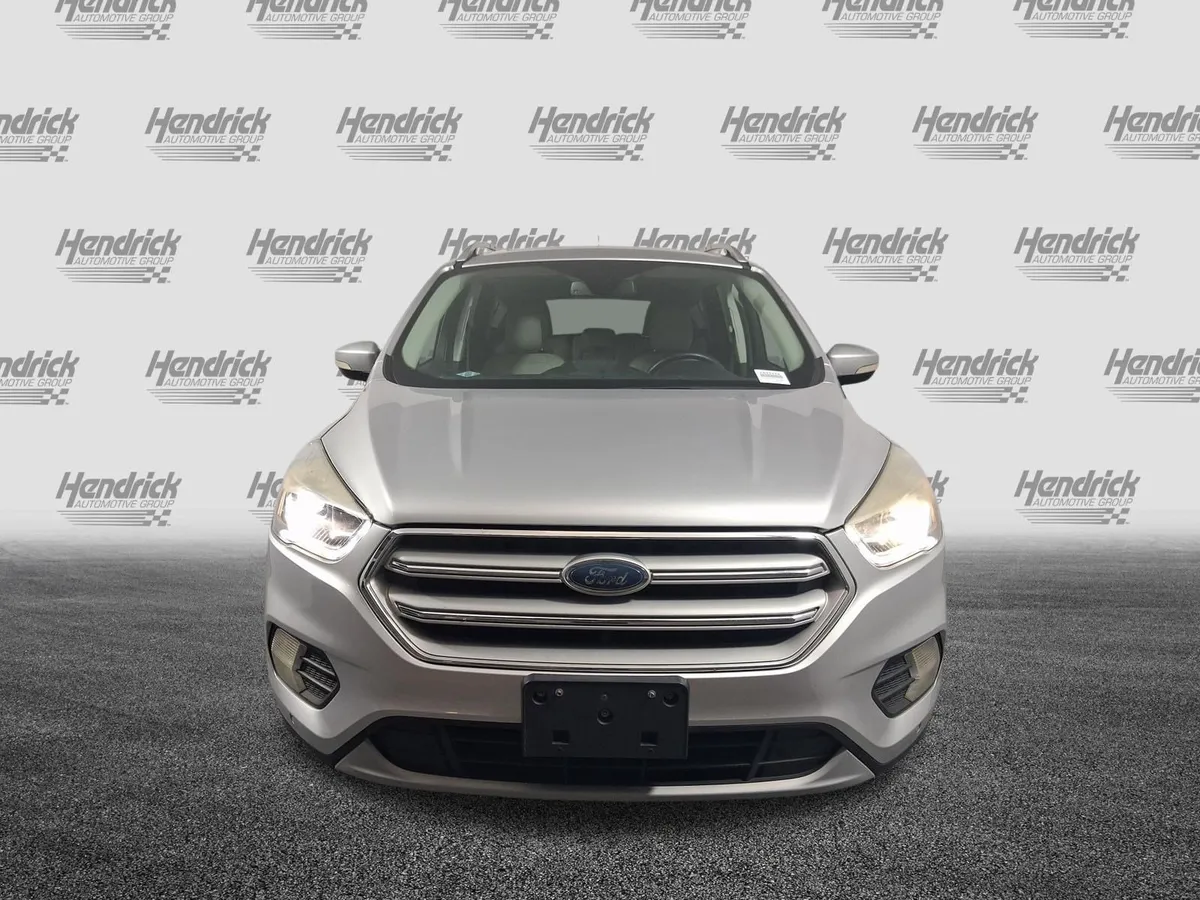 2018 Ford Escape Titanium thumbnail 2