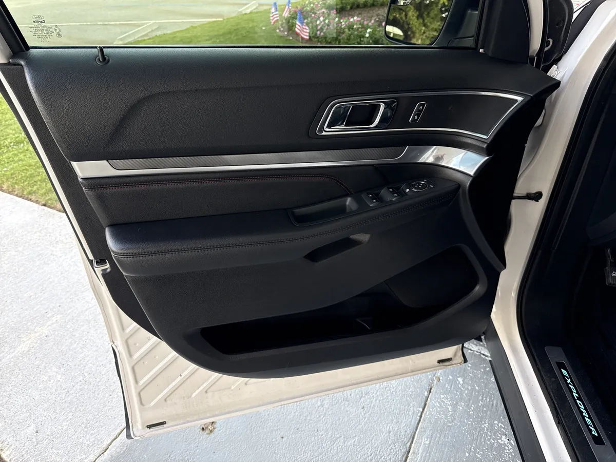 2018 Ford Explorer Sport thumbnail 13