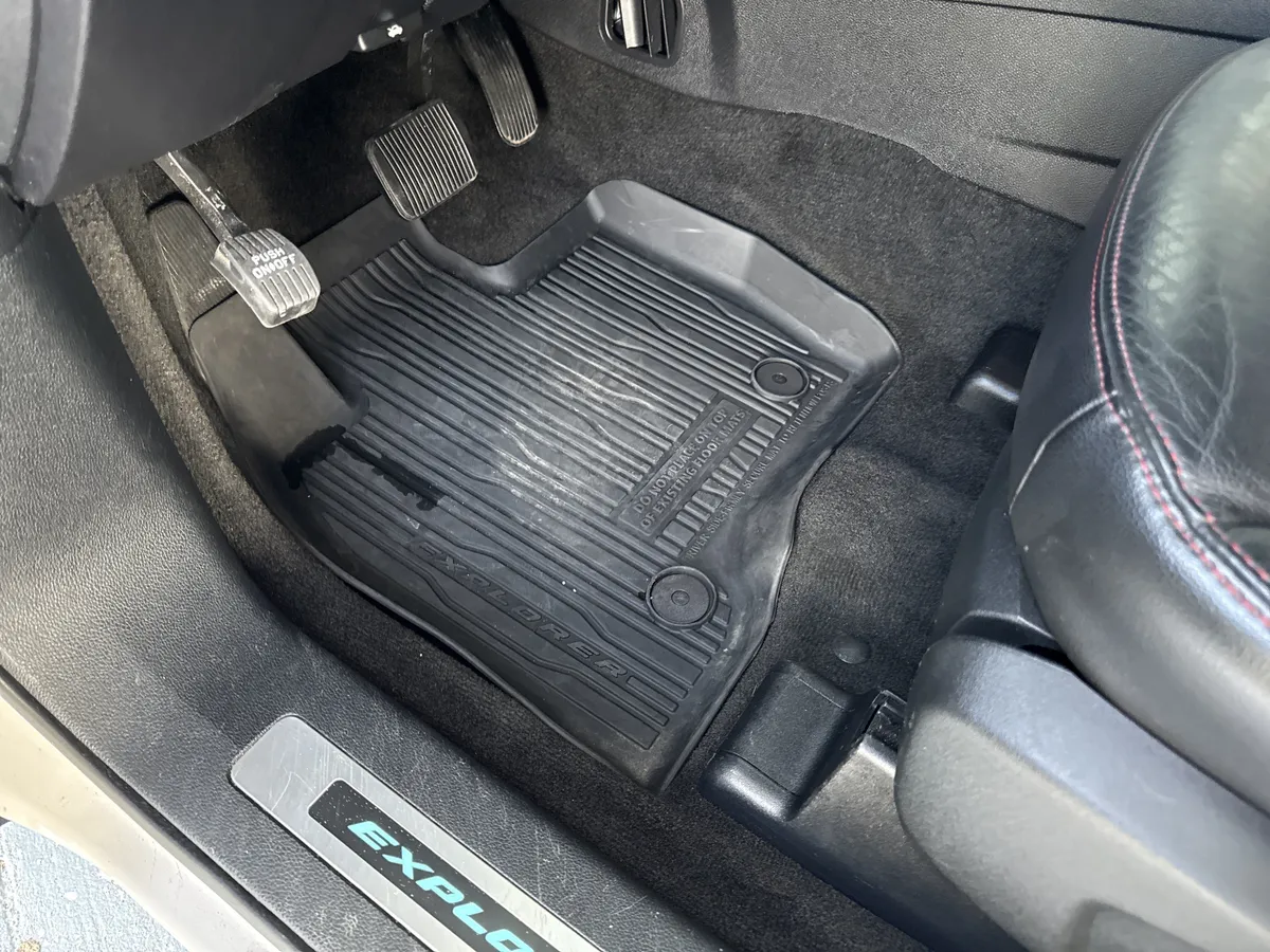 2018 Ford Explorer Sport thumbnail 16