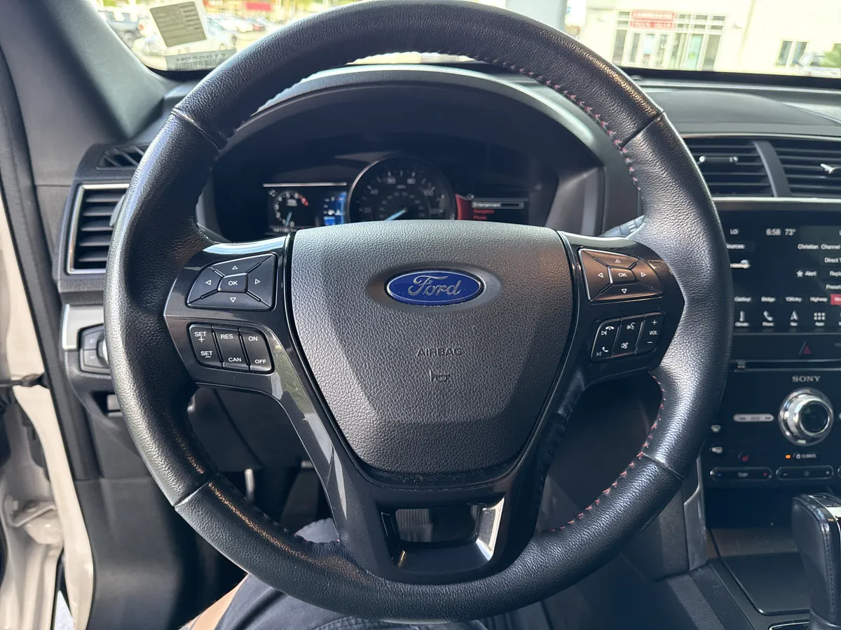 2018 Ford Explorer Sport thumbnail 17