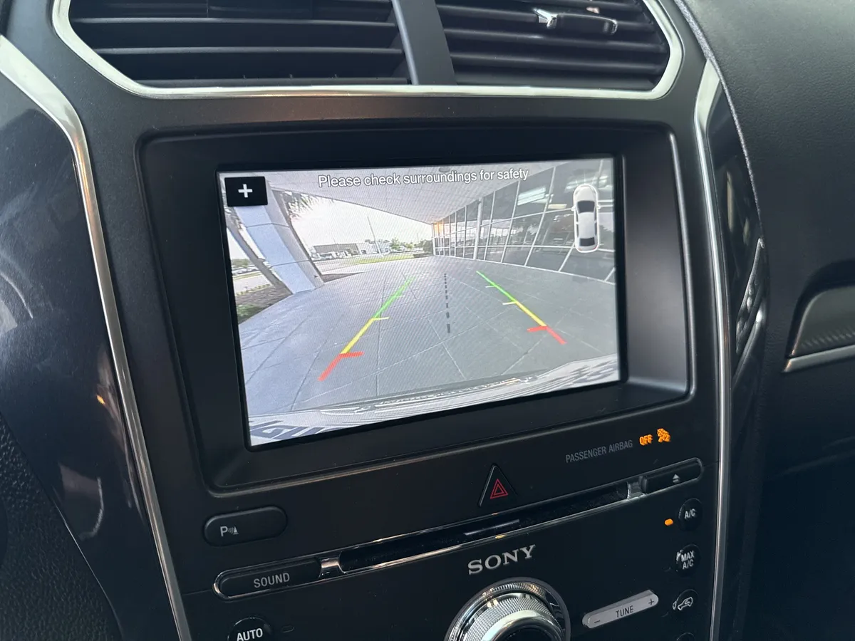 2018 Ford Explorer Sport thumbnail 24