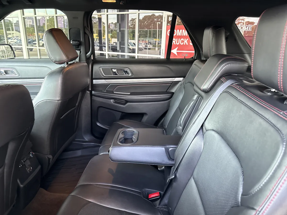 2018 Ford Explorer Sport thumbnail 30
