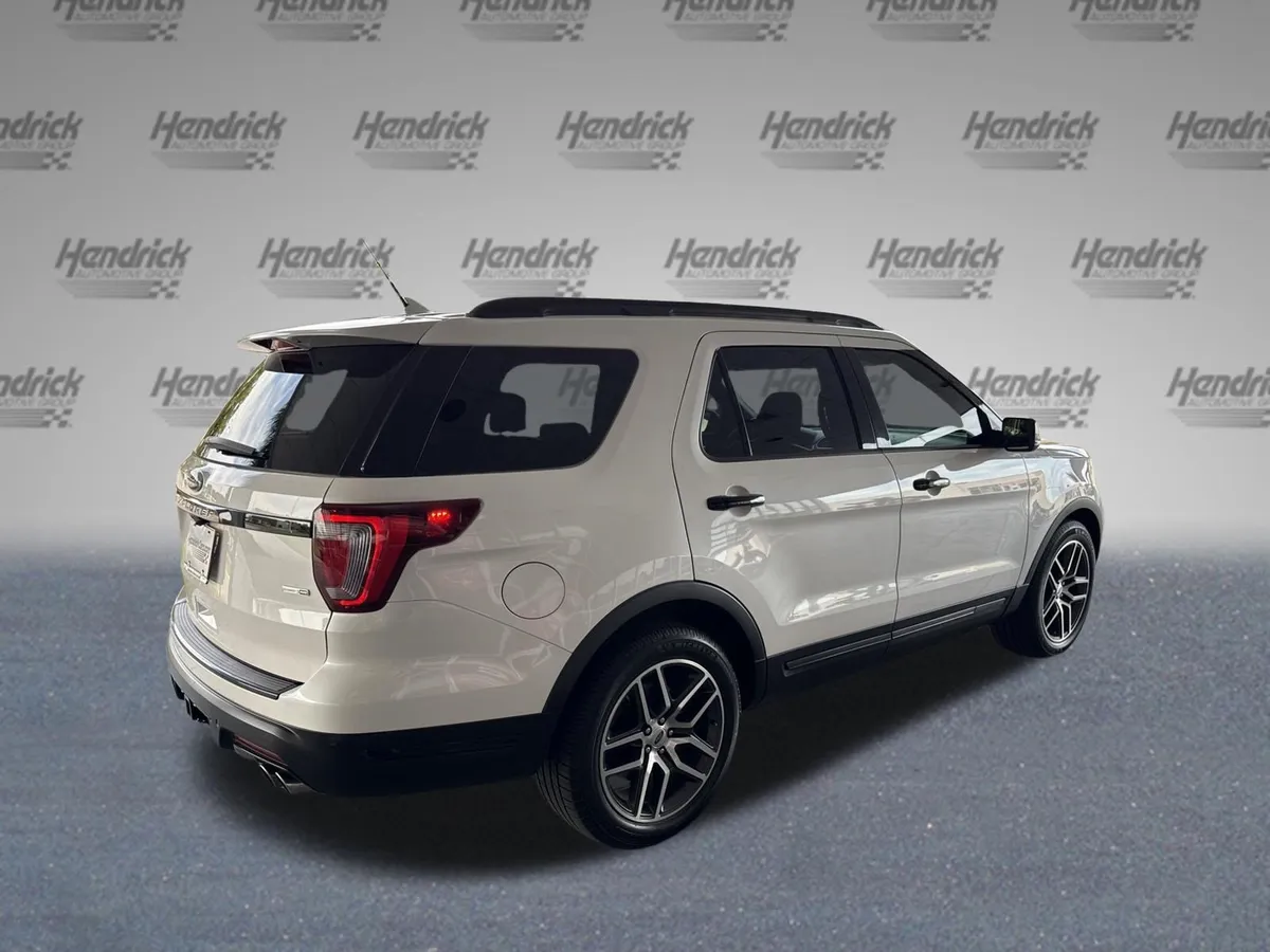 2018 Ford Explorer Sport thumbnail 9