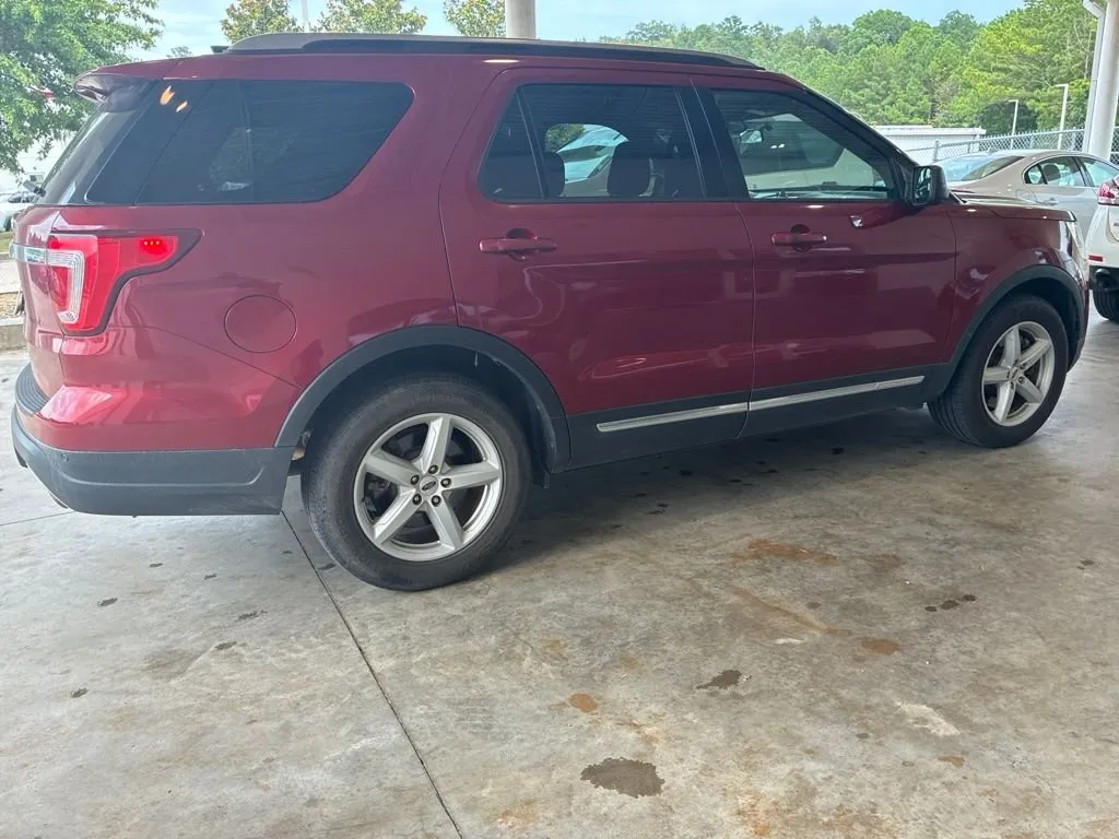 2018 Ford Explorer XLT thumbnail 3