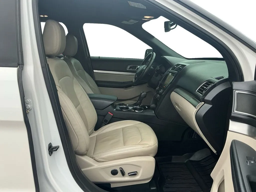 2018 Ford Explorer XLT thumbnail 22