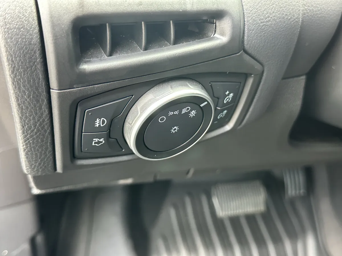 2018 Ford Focus Titanium thumbnail 13