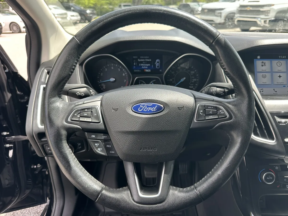 2018 Ford Focus Titanium thumbnail 15