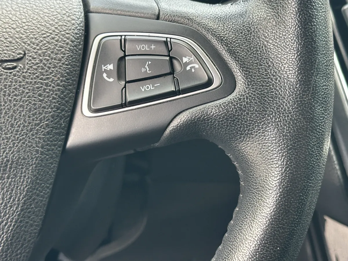 2018 Ford Focus Titanium thumbnail 17