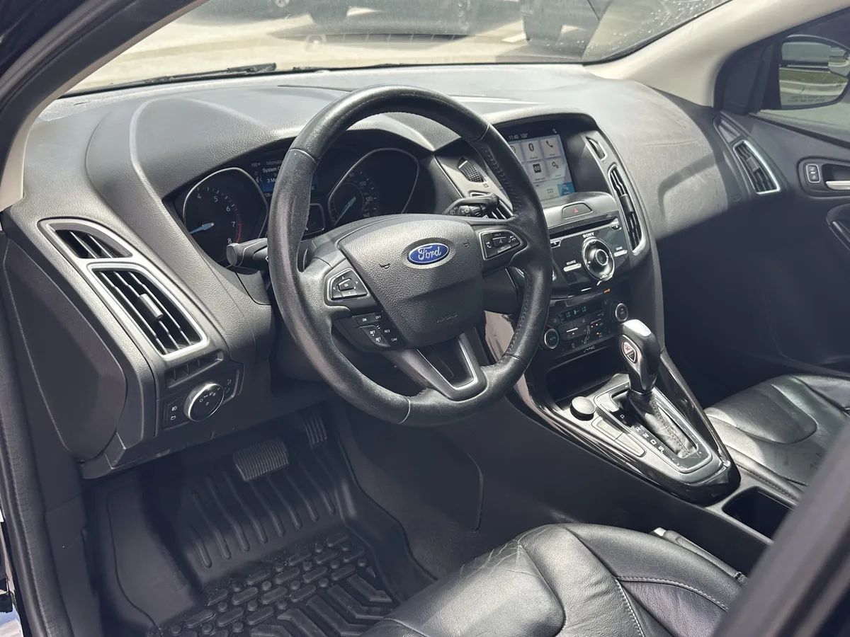 2018 Ford Focus Titanium thumbnail 18