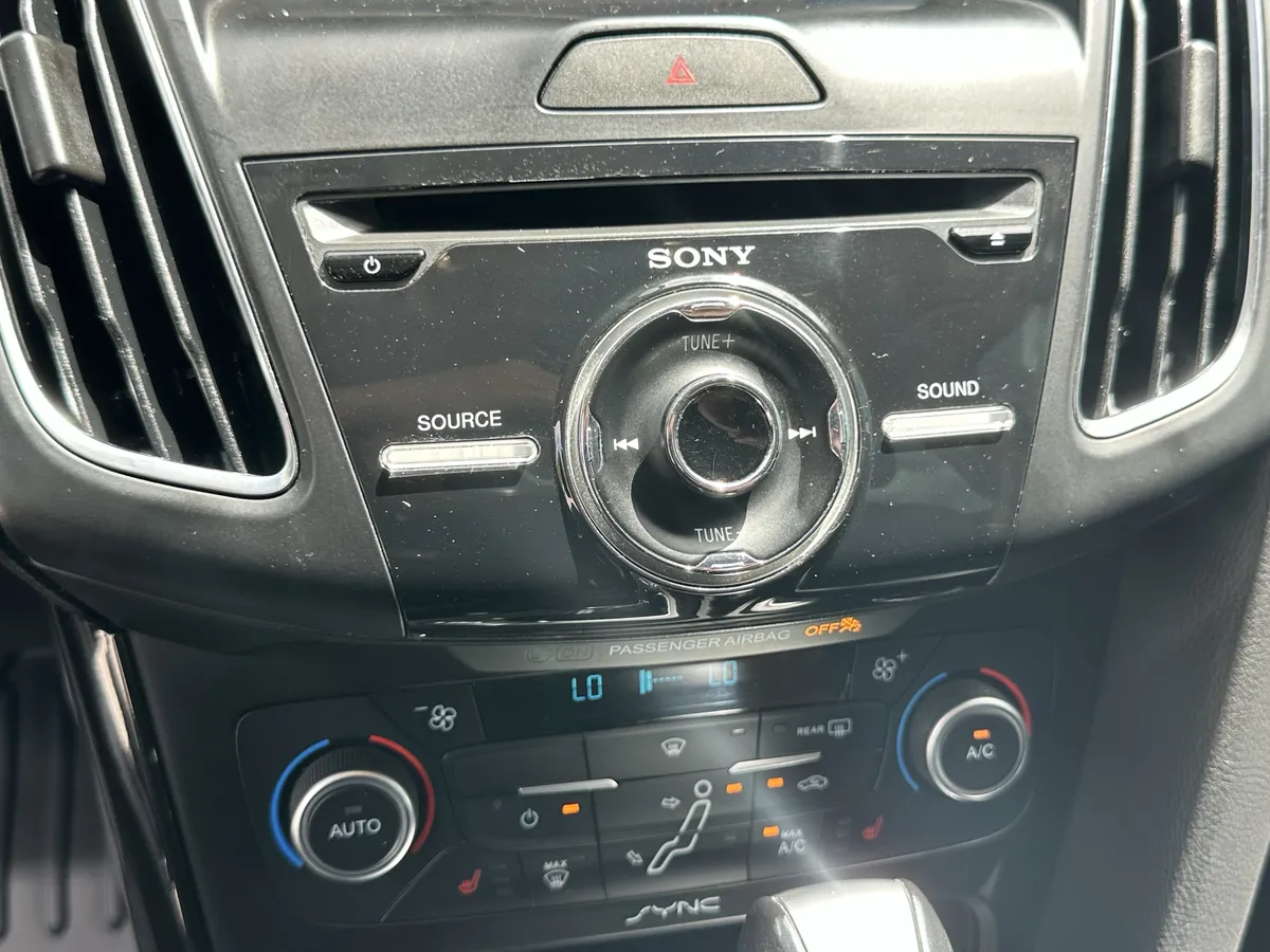 2018 Ford Focus Titanium thumbnail 21