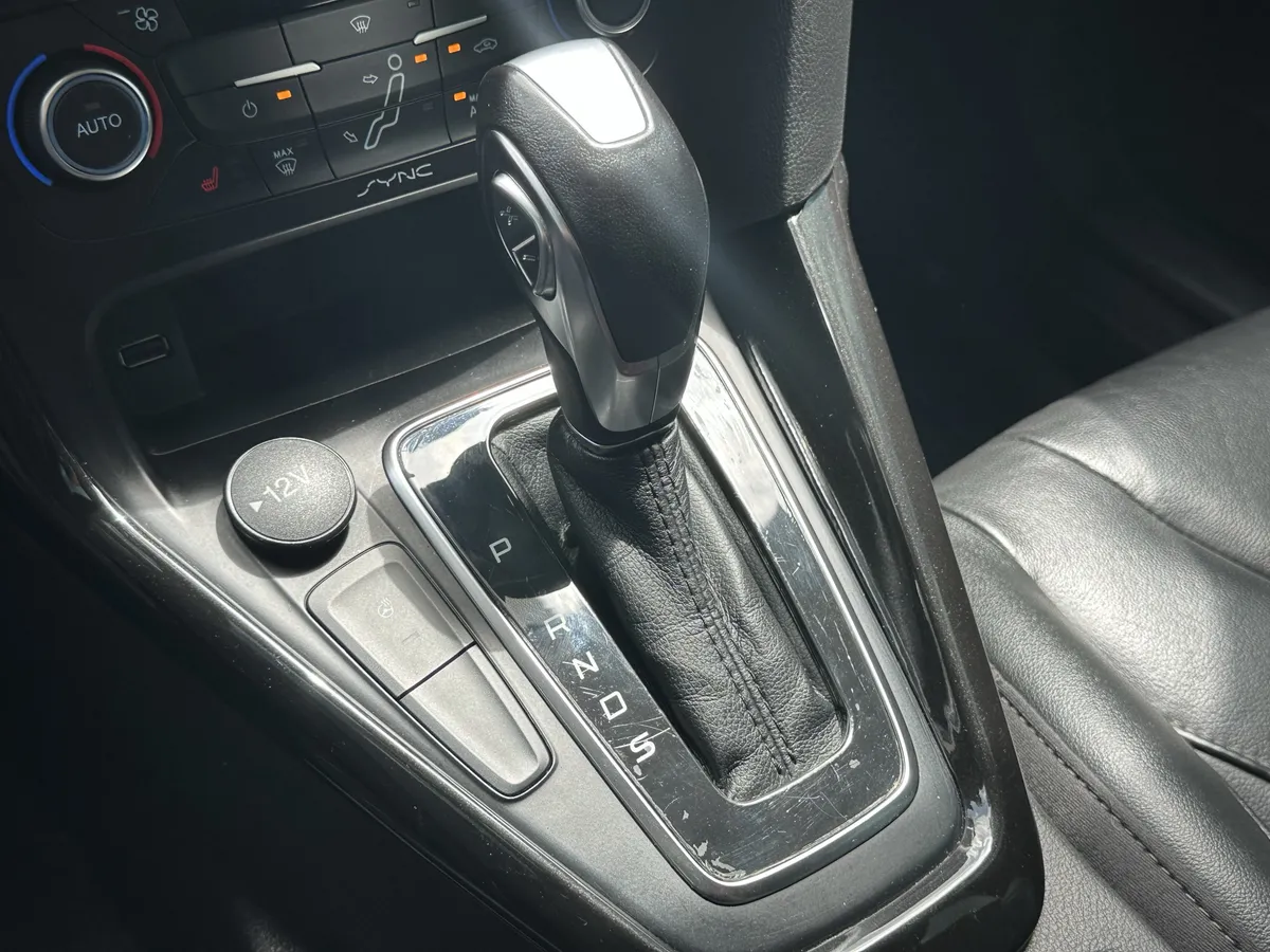 2018 Ford Focus Titanium thumbnail 25