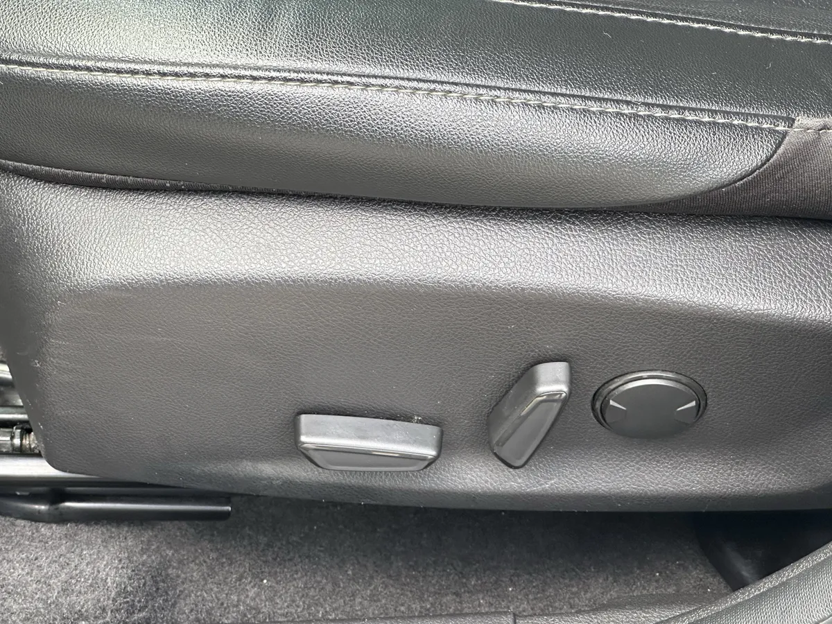 2018 Ford Focus Titanium thumbnail 27