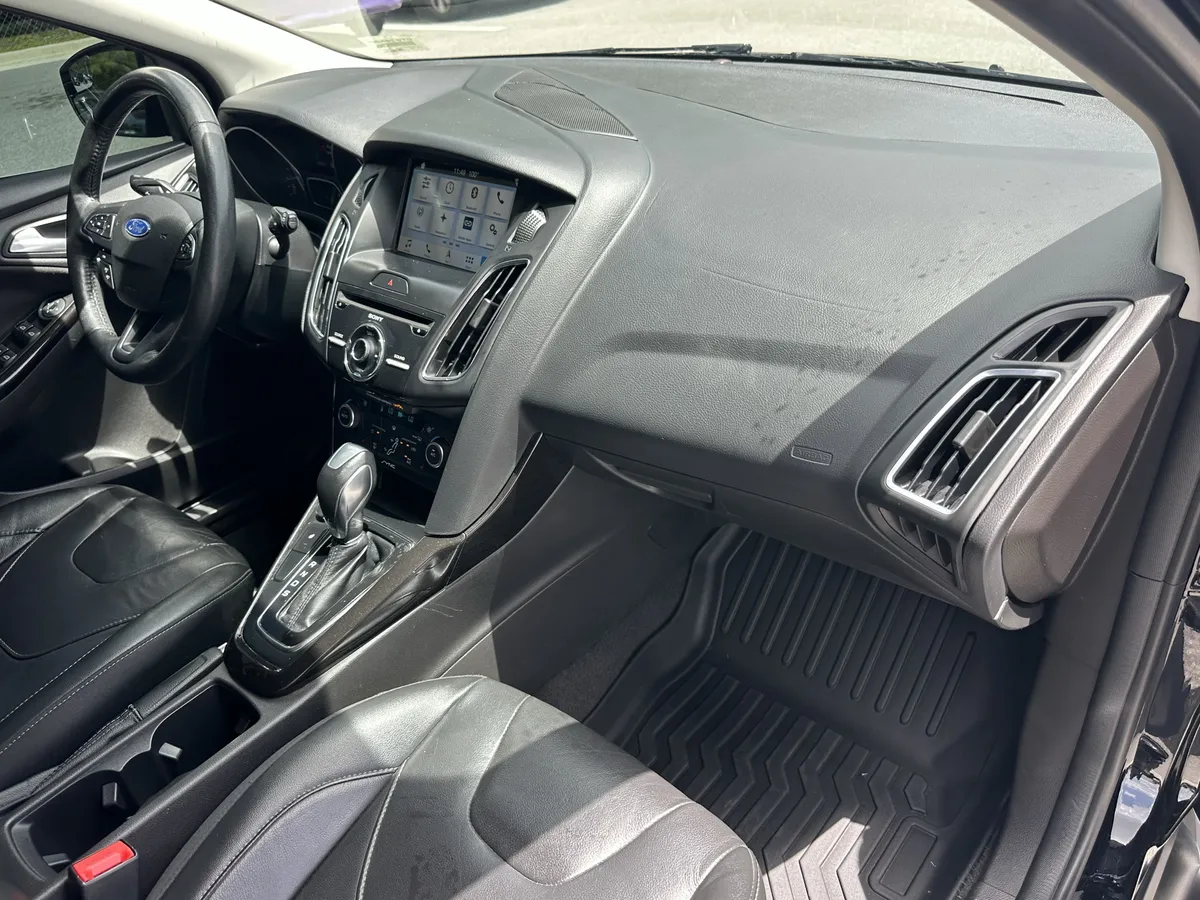 2018 Ford Focus Titanium thumbnail 32