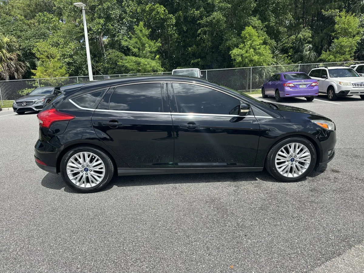 2018 Ford Focus Titanium thumbnail 9