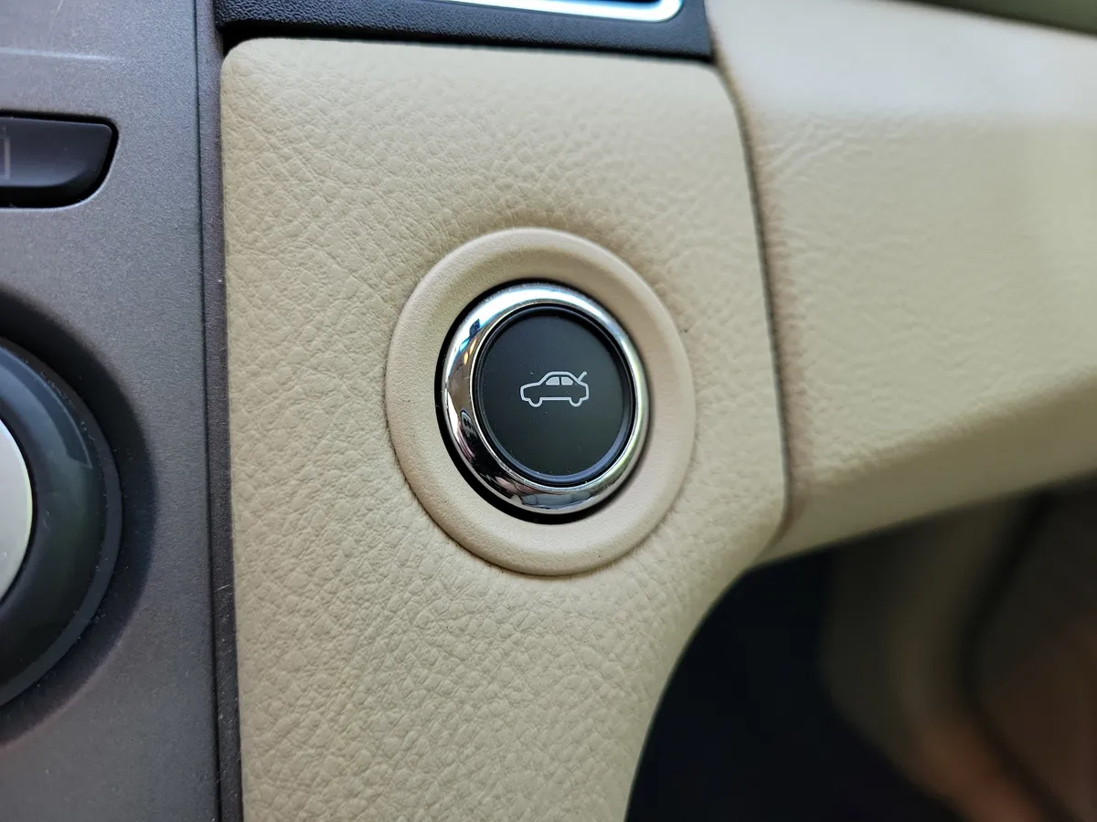 2018 Ford Taurus SE thumbnail 18