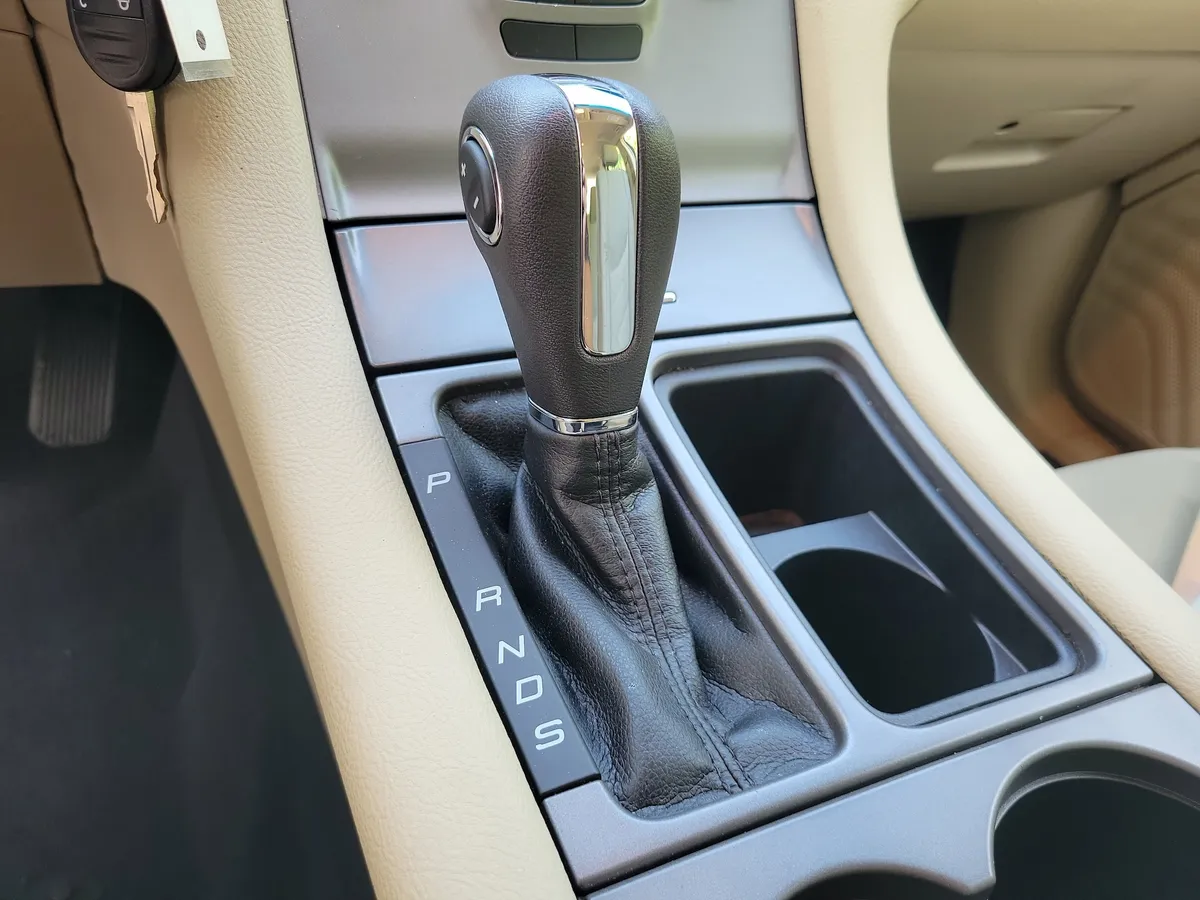 2018 Ford Taurus SE thumbnail 19