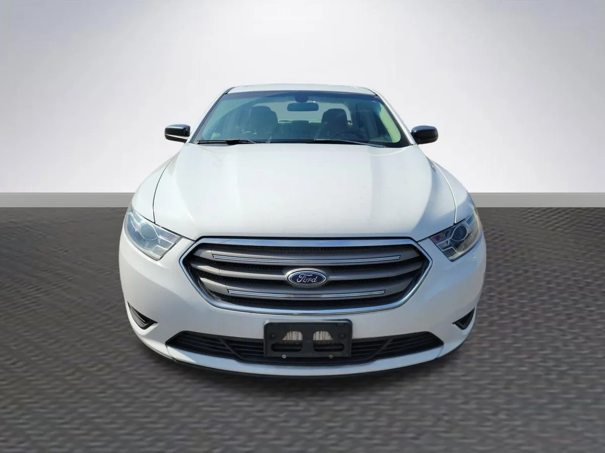2018 Ford Taurus SE thumbnail 2