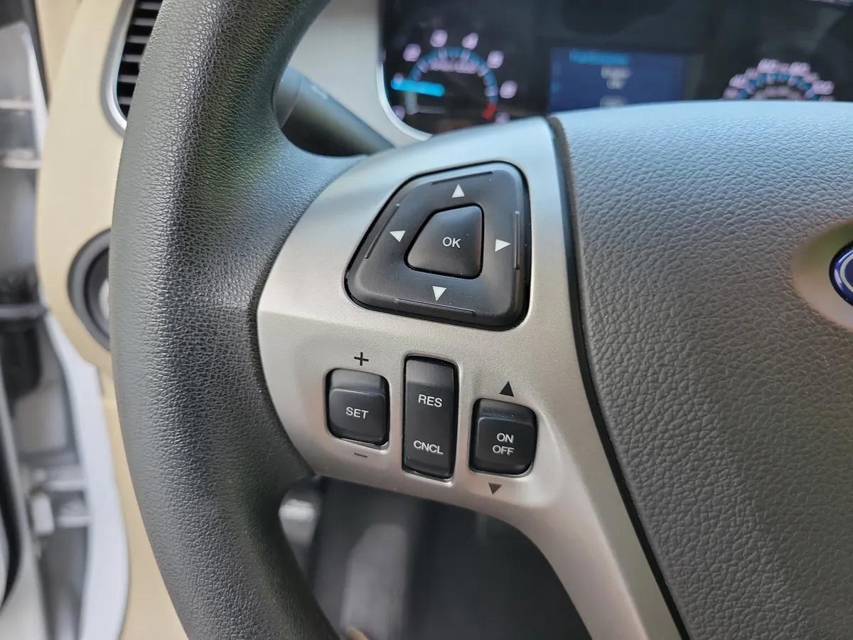 2018 Ford Taurus SE thumbnail 20