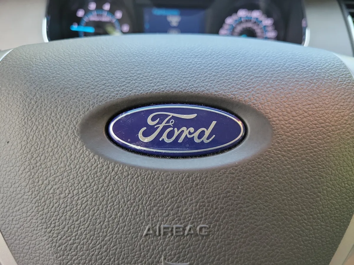 2018 Ford Taurus SE thumbnail 21