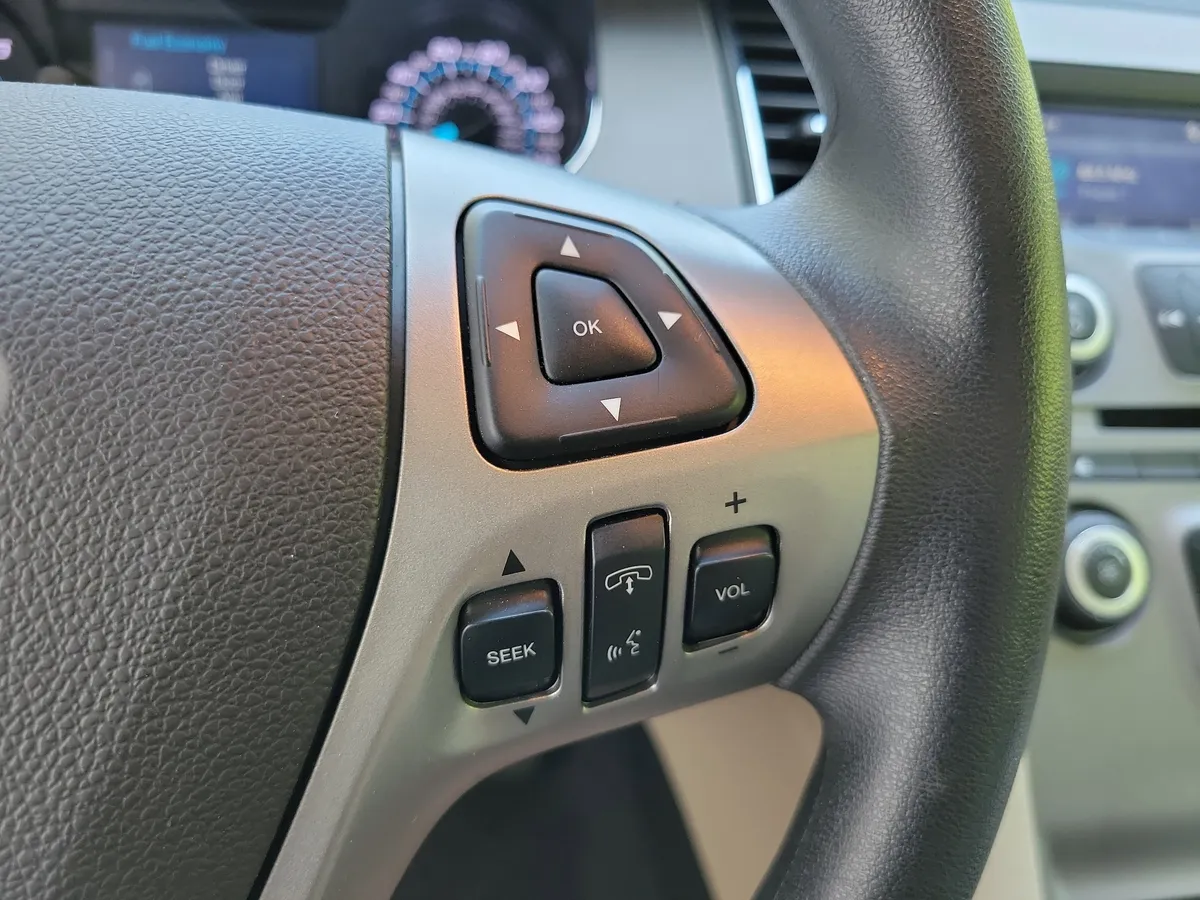 2018 Ford Taurus SE thumbnail 22