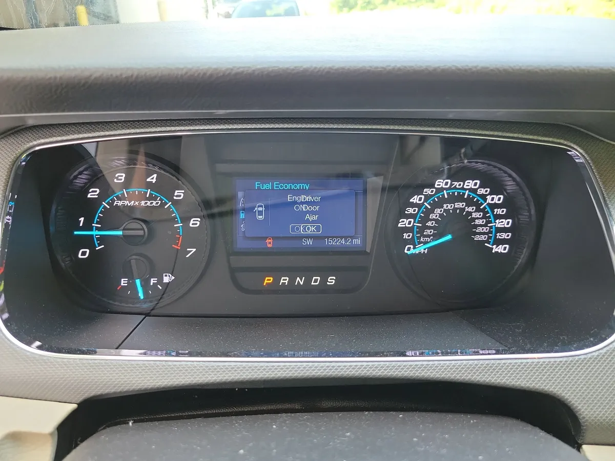 2018 Ford Taurus SE thumbnail 23