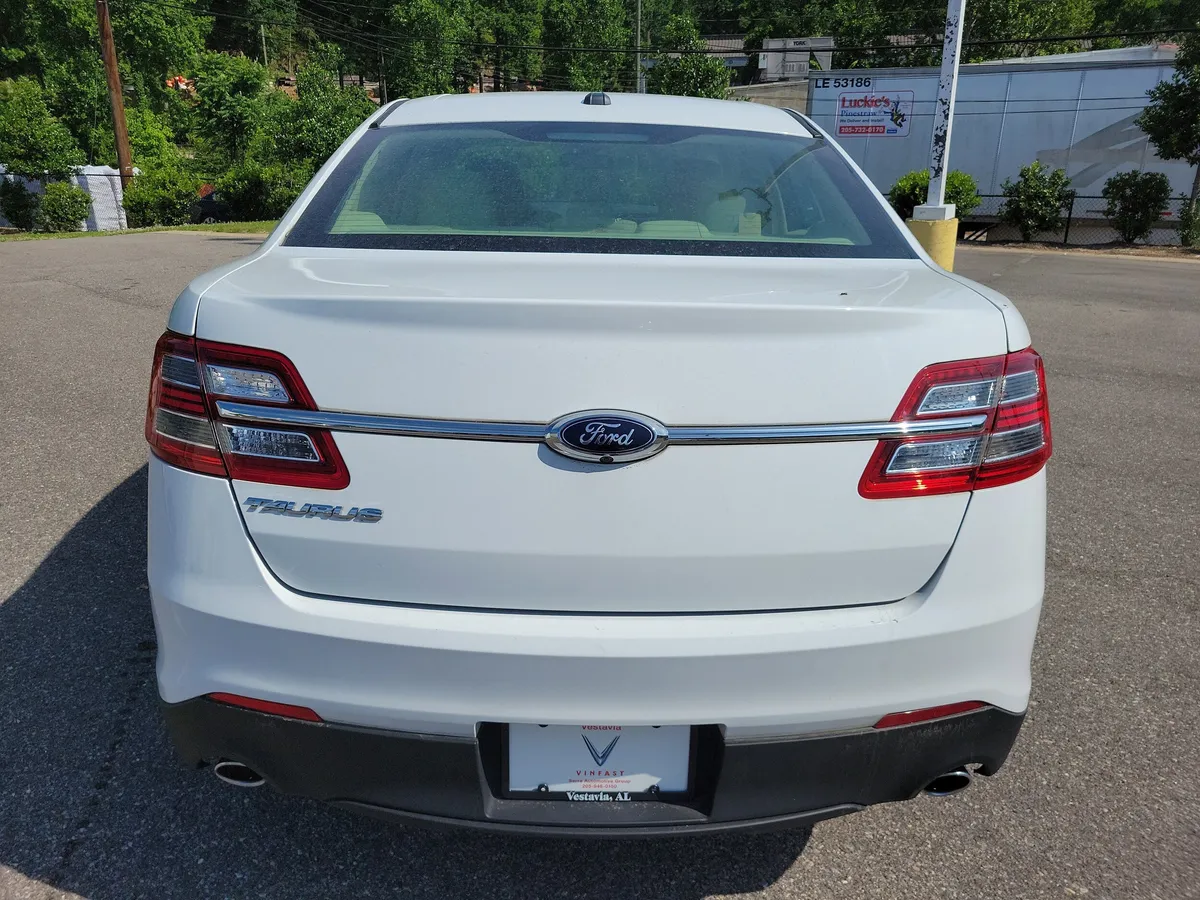 2018 Ford Taurus SE thumbnail 6