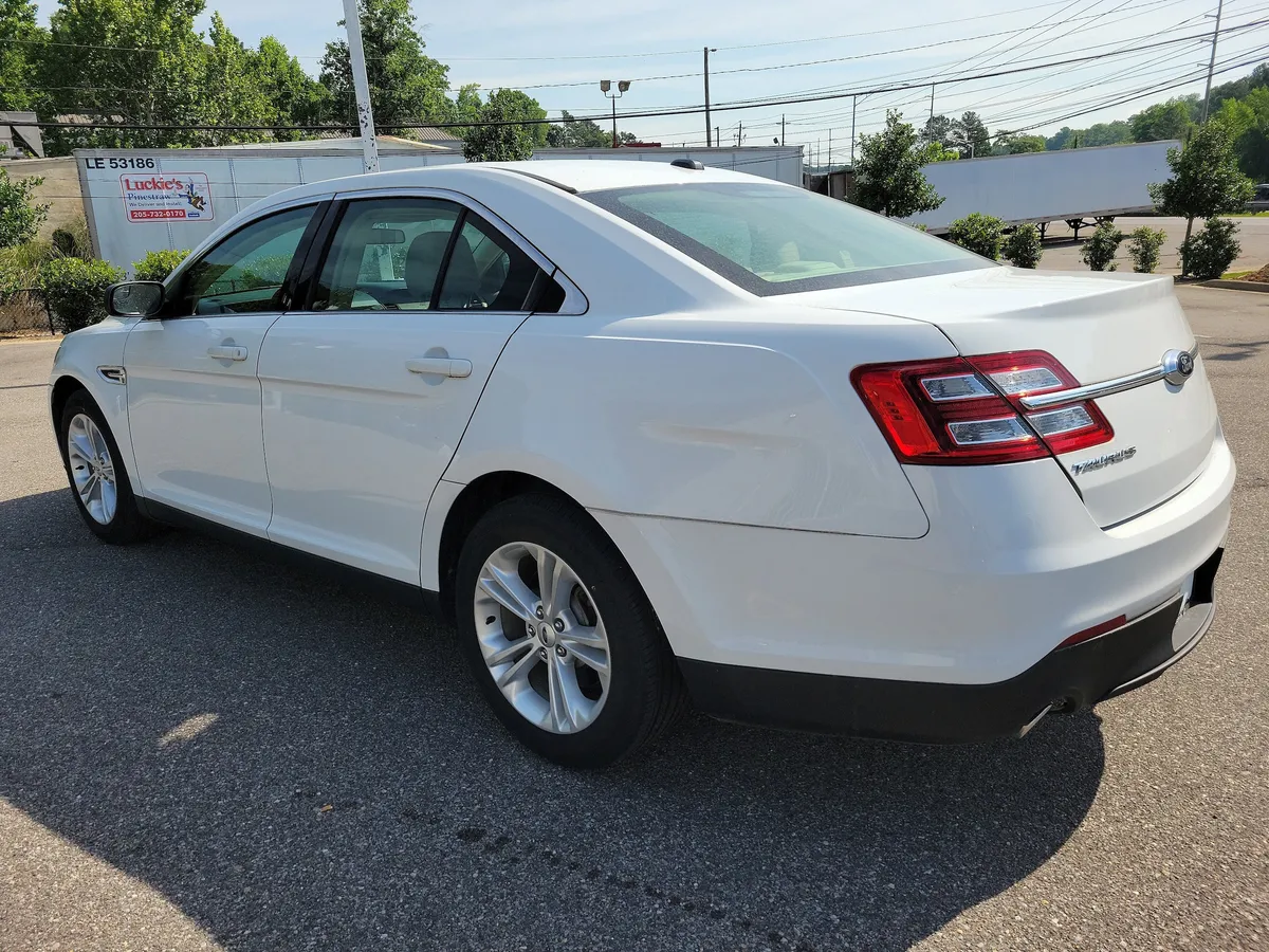 2018 Ford Taurus SE thumbnail 7
