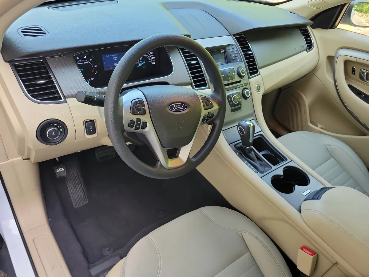 2018 Ford Taurus SE thumbnail 8