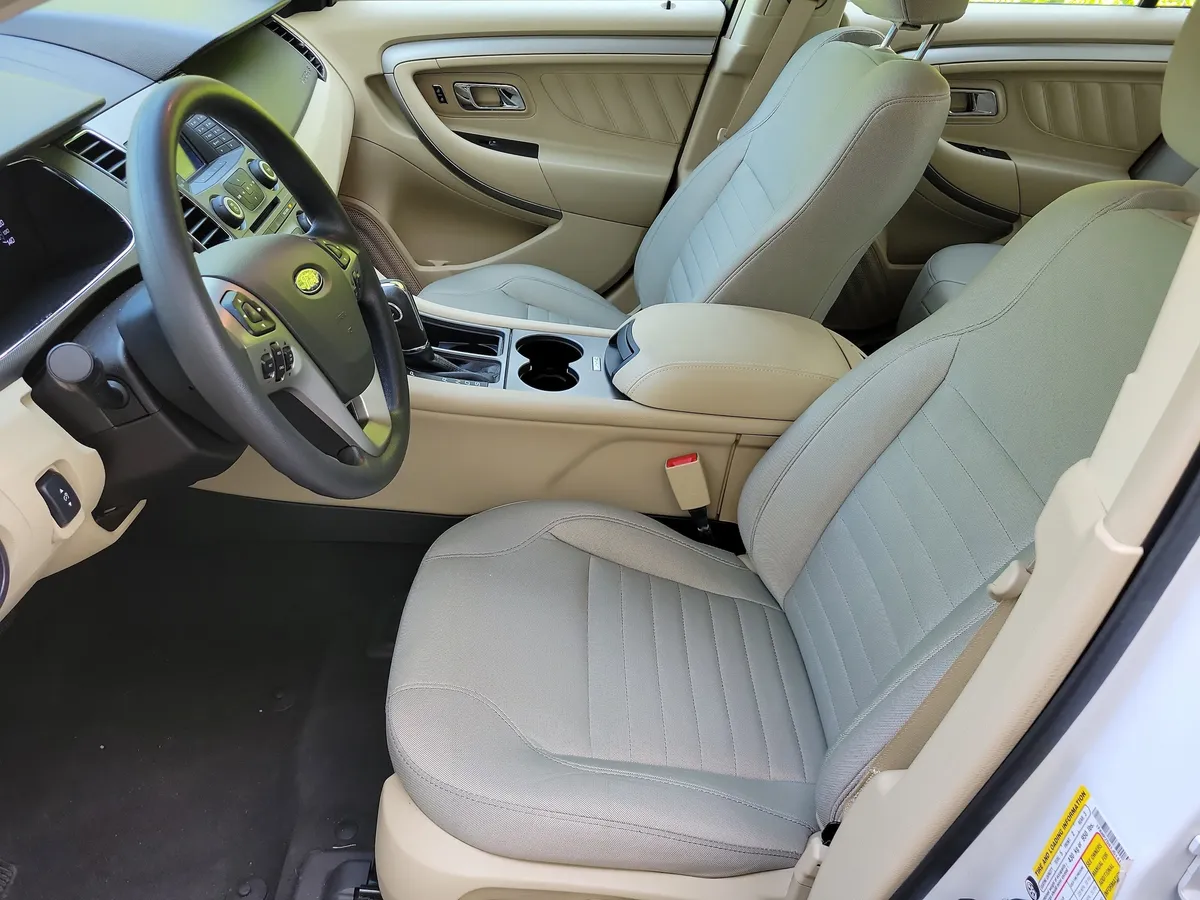 2018 Ford Taurus SE thumbnail 9