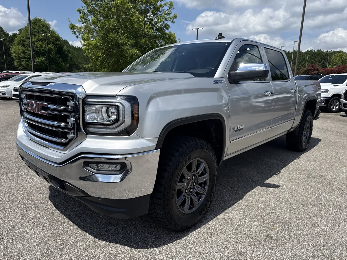 2018 GMC Sierra 1500 SLT thumbnail 3