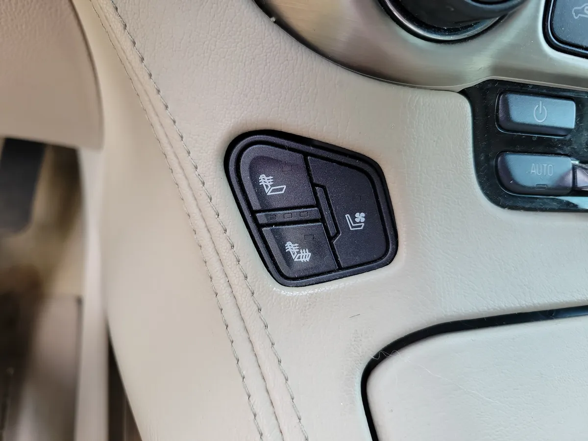 2018 GMC Yukon Denali thumbnail 25
