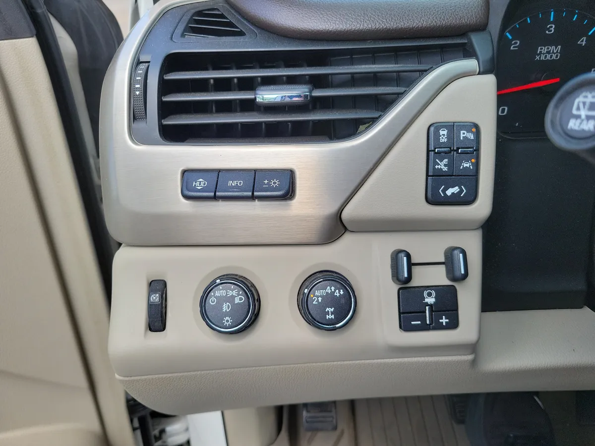 2018 GMC Yukon Denali thumbnail 30