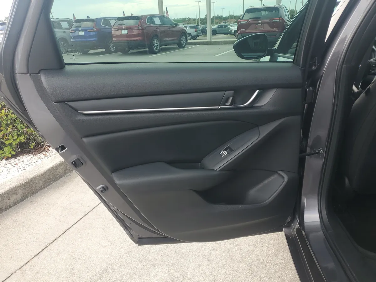 2018 Honda Accord Sedan Sport 1.5T thumbnail 15