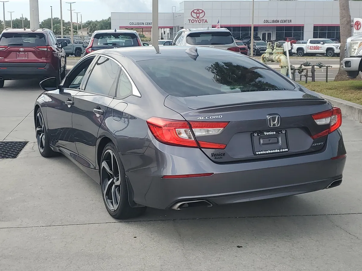 2018 Honda Accord Sedan Sport 1.5T thumbnail 4