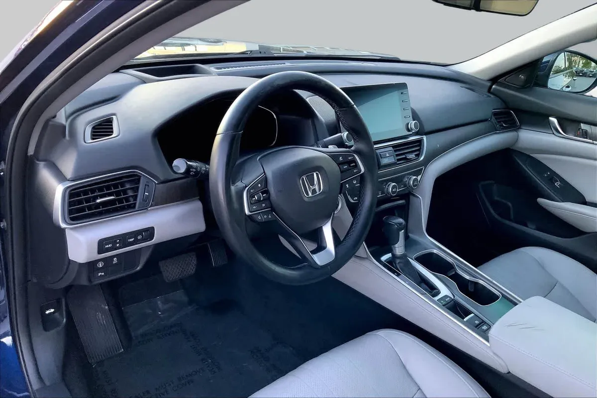 2018 Honda Accord Sedan Touring 1.5T thumbnail 17