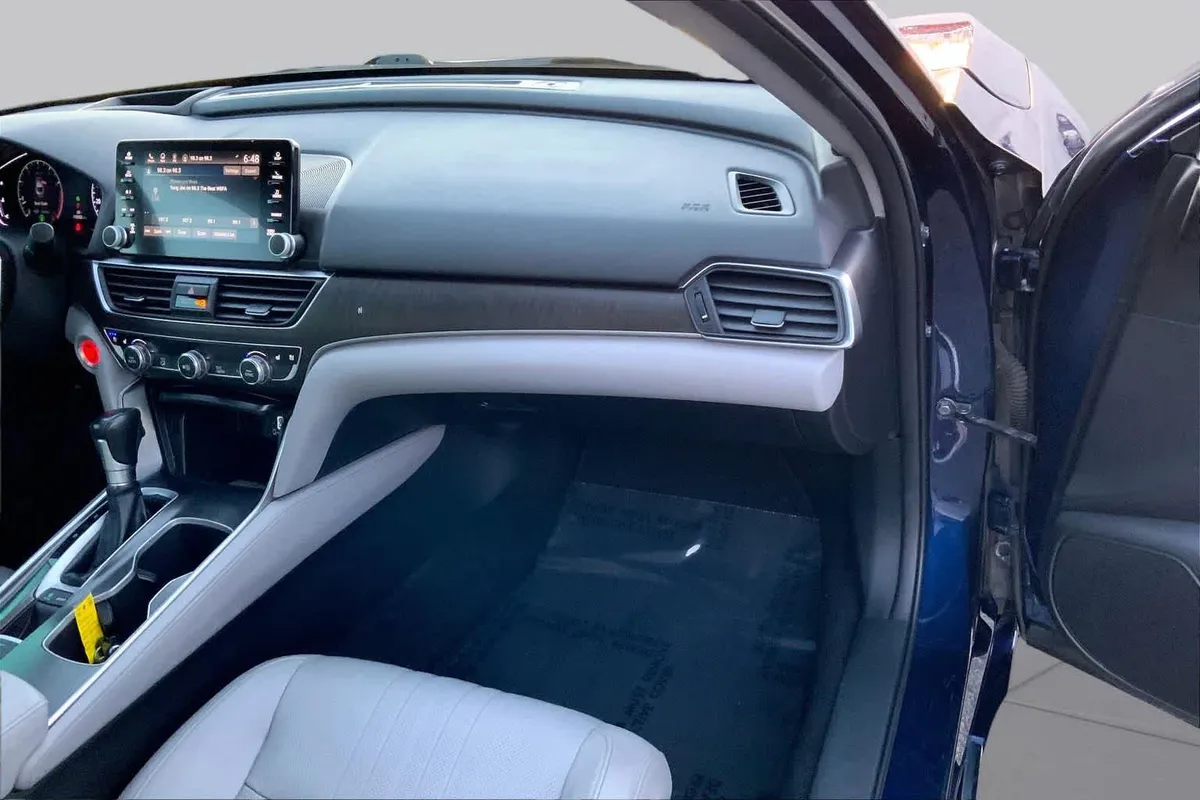 2018 Honda Accord Sedan Touring 1.5T thumbnail 18