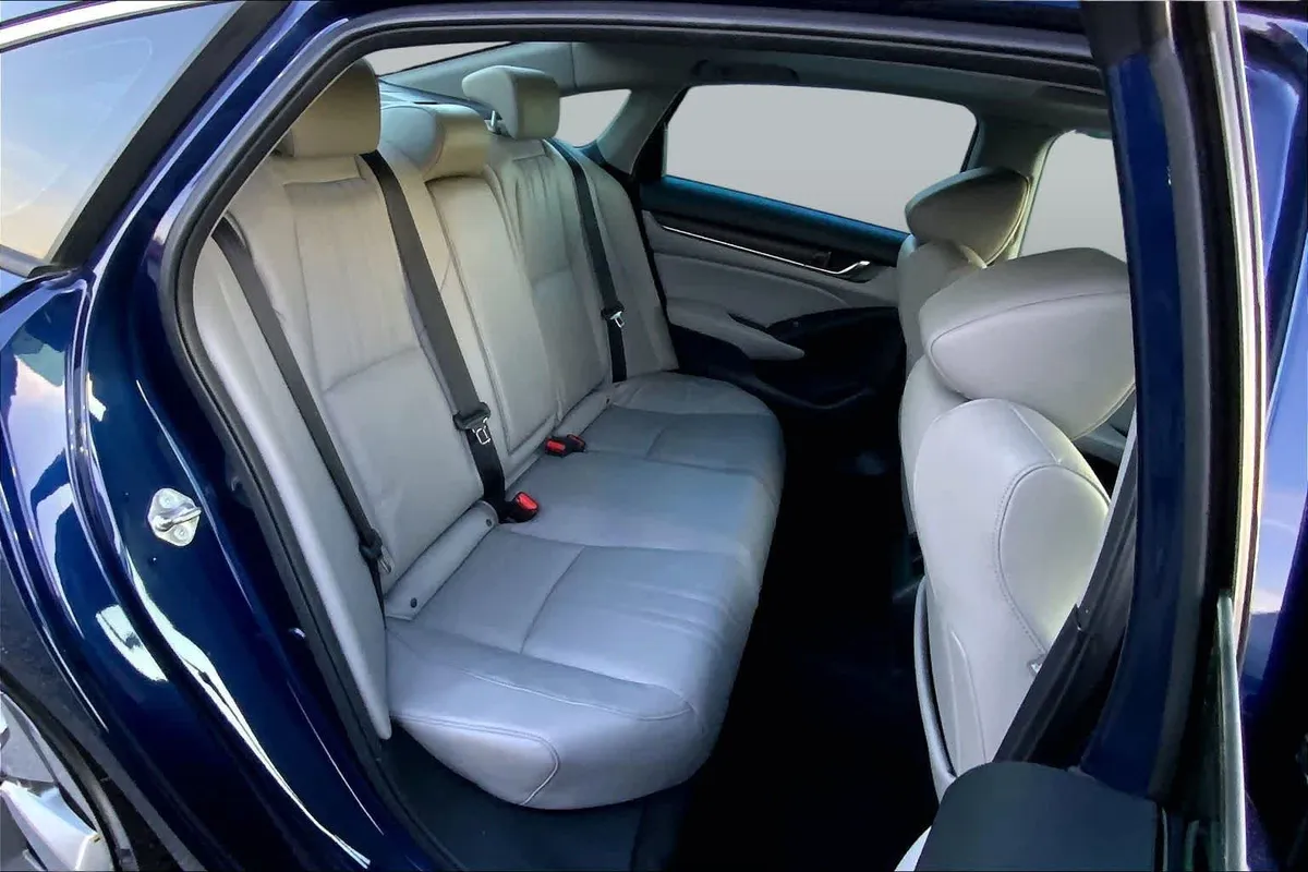 2018 Honda Accord Sedan Touring 1.5T thumbnail 19