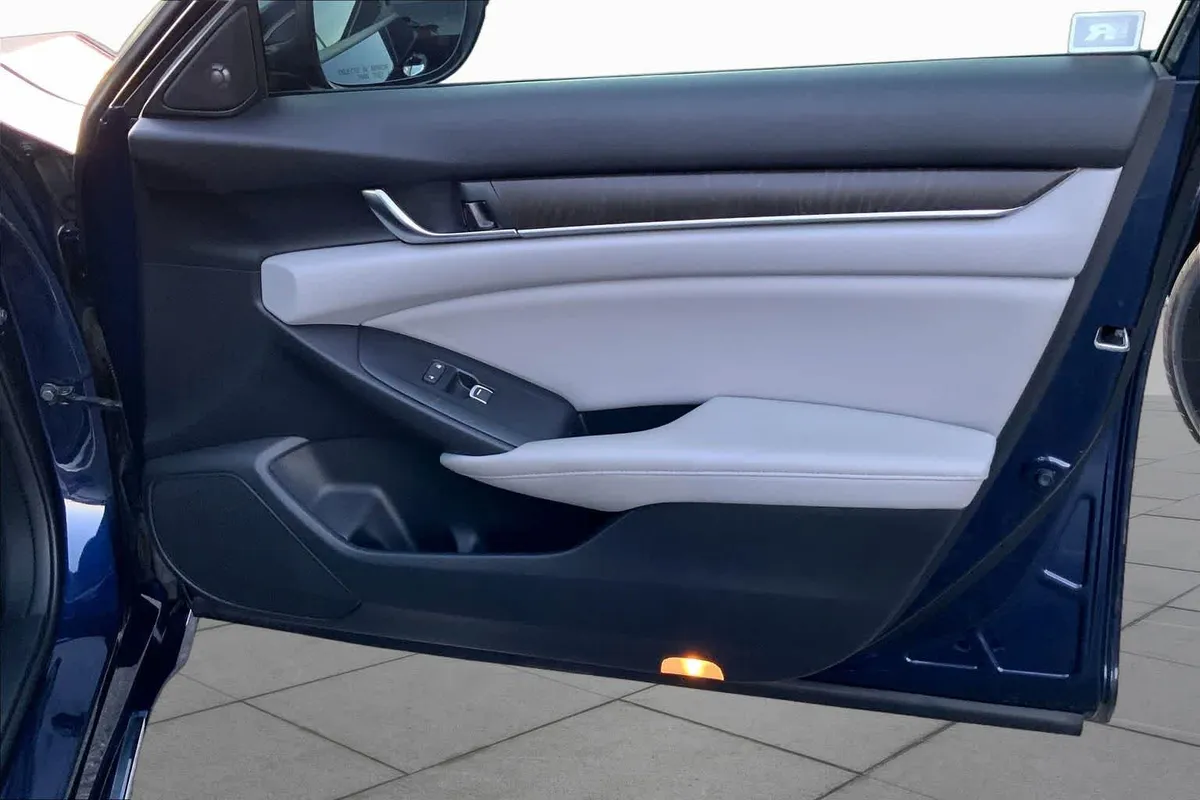 2018 Honda Accord Sedan Touring 1.5T thumbnail 22