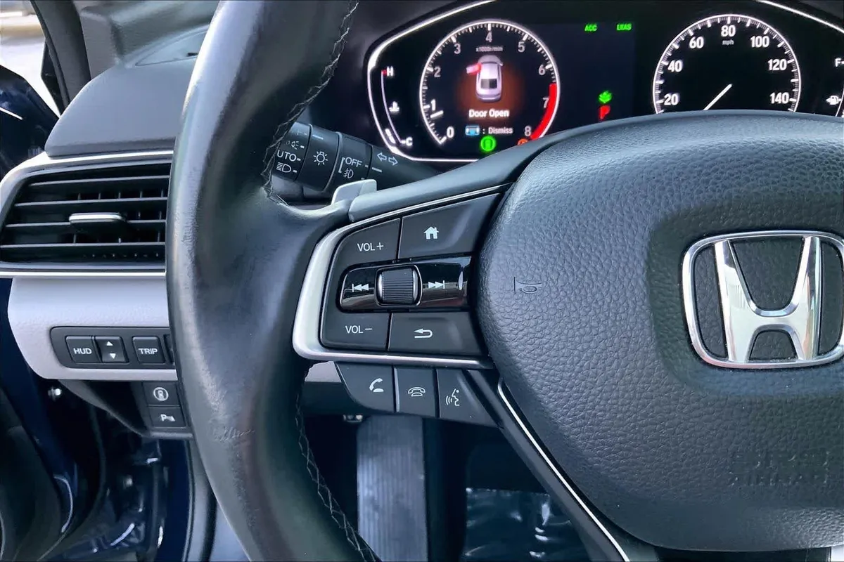2018 Honda Accord Sedan Touring 1.5T thumbnail 23