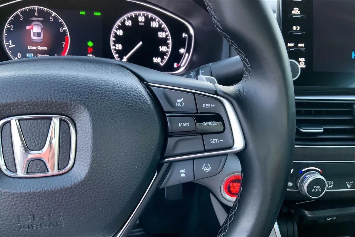 2018 Honda Accord Sedan Touring 1.5T thumbnail 24
